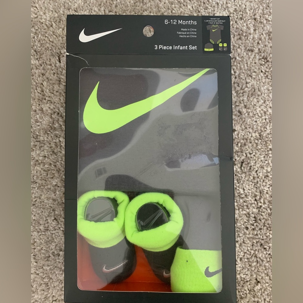 Nike baby gift set